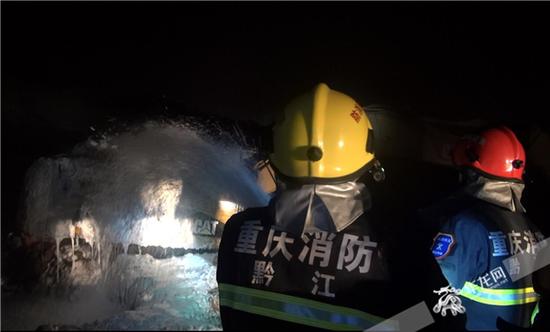 工地安全事故防不勝防 挖掘機(jī)居然也能起火